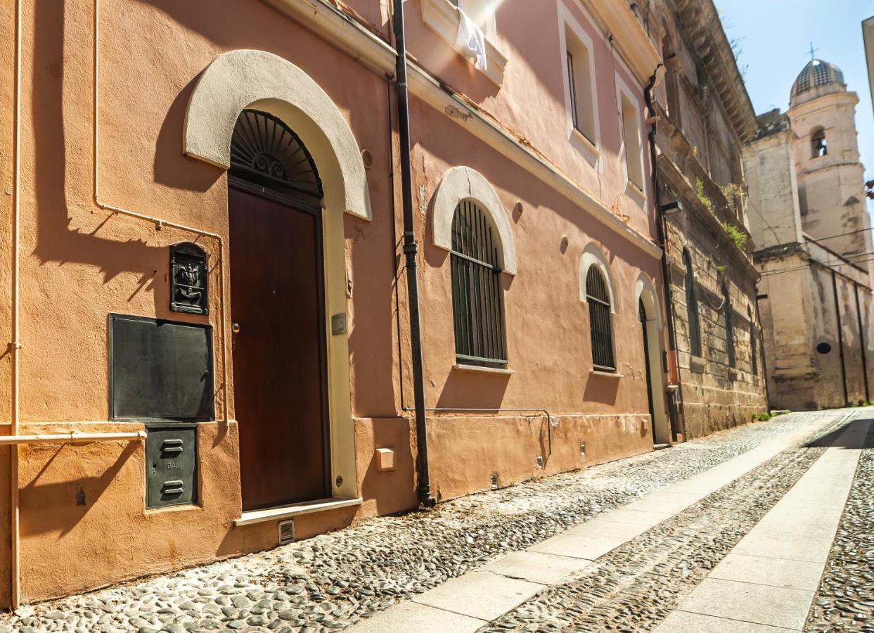 Suite Home Al Centro Di Sassari Exterior foto